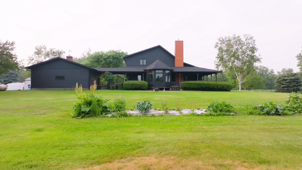 Residential home featuring new asphalt shingles, fiber cement siding, and bay window. | Omega Exteriors